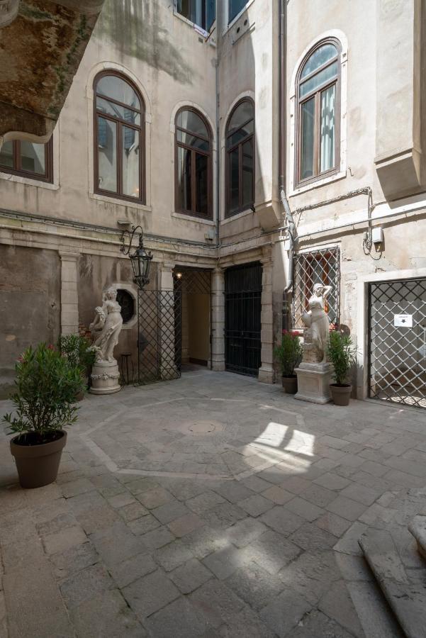 Venice Palace Tintoretto By Wonderful Italy Exterior photo